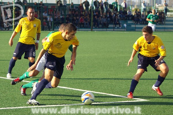 Bruno Frongia controlla palla Bruno Frongia controlla palla